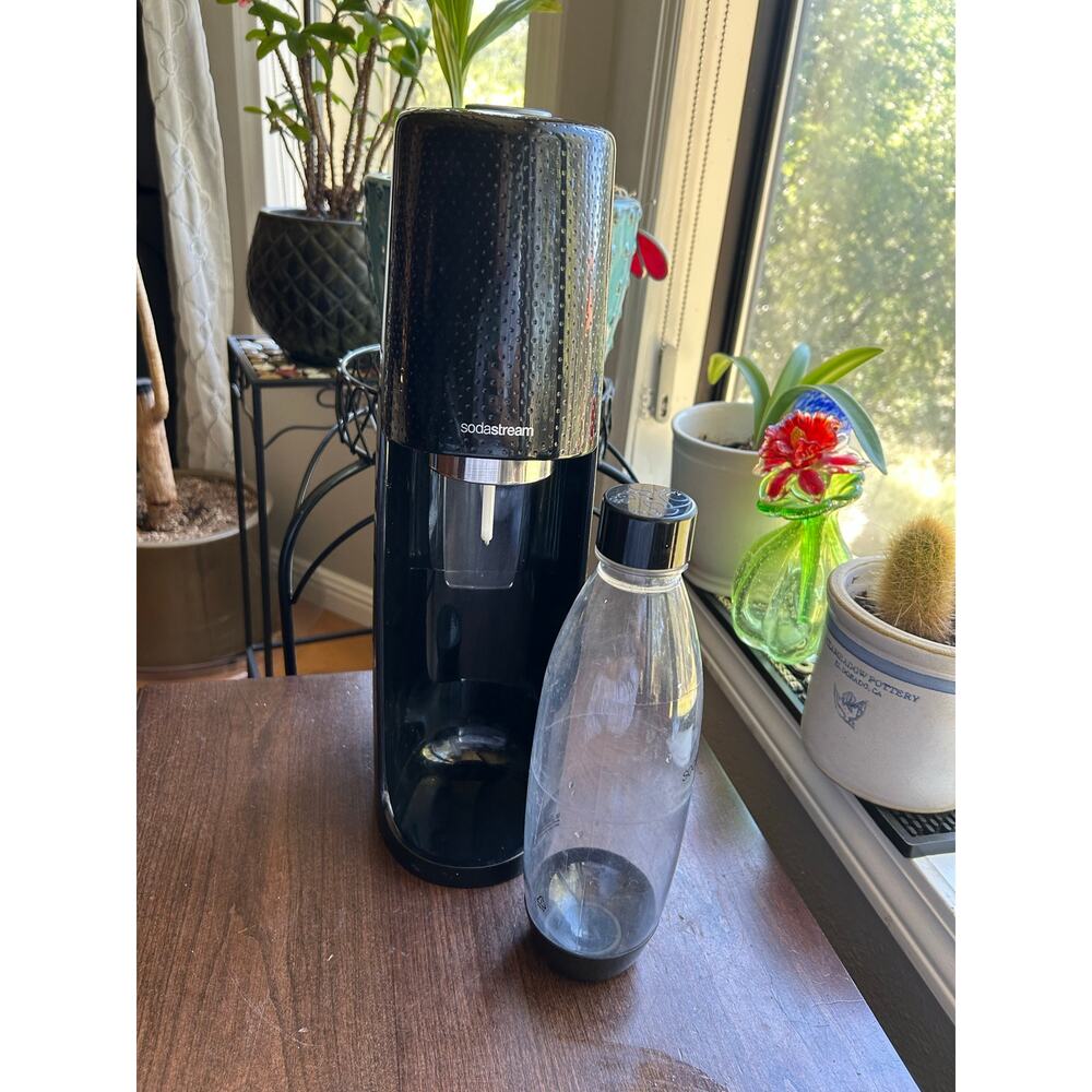 SodaStream Machine SPT-001 Black One Bottle No CO2 Tested Works